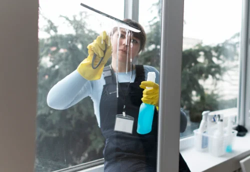 Nettoyage de vitres intérieures et extérieures à l'Hôpital-le-Grand